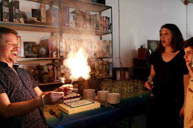 Allumer tous les feux de bengal en même temps!